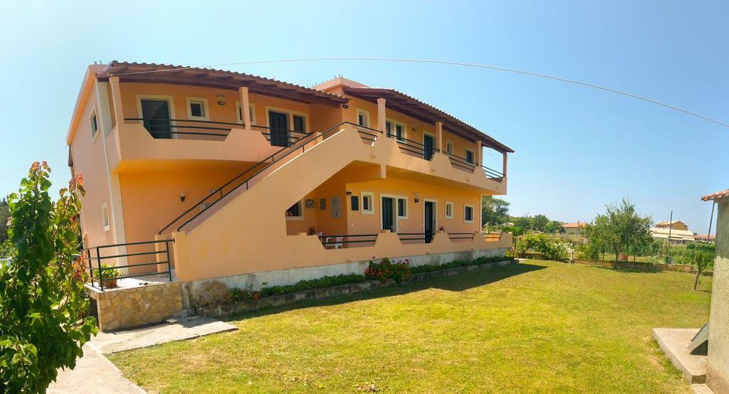 Feakes Apartments Arillas  Eksteriør billede