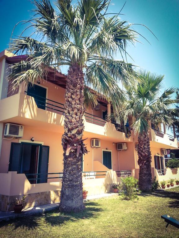 Feakes Apartments Arillas  Eksteriør billede