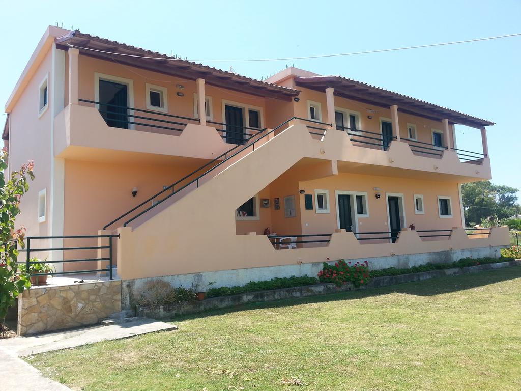 Feakes Apartments Arillas  Eksteriør billede