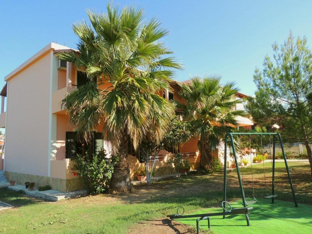 Feakes Apartments Arillas  Eksteriør billede
